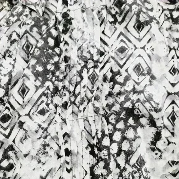 ✨️Gloria Vanderbilt Womans GISELLE Pintuck Roll-Tab Sleeve Blouse✨️ - Picture 3 of 5